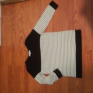 LOFT Sweater in black white color-blocks and stripes, Size Med